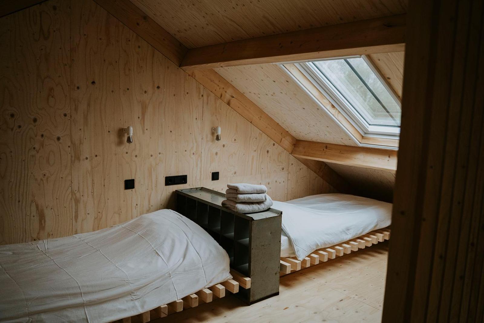 Bed and Breakfast Bed En Brood In De Kapschuur - Boerderij De Zuiderkrib Kraggenburg Exterior foto
